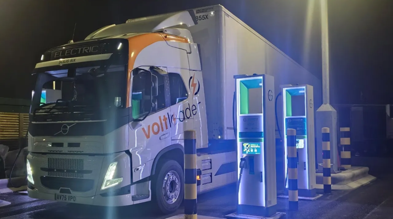 Gridserve و Voltloader شبکه شارژ عمومی خودروهای سنگین برقی را گسترش می‌دهند