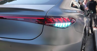 NHTSA به دنبال مرسدس/چین، چراغ‌های فیروزه‌ای را برای روبوتاکسی‌ها پیشنهاد می‌دهد